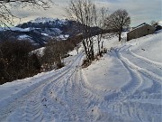 02 Sulle nevi di Prato GIugno con vista in Resegone